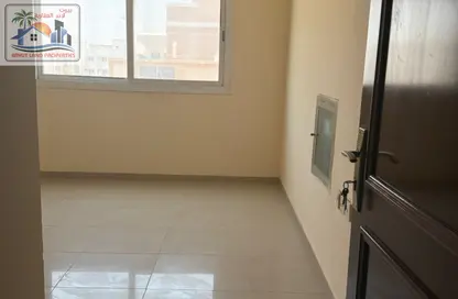 شقة - 1 حمام للايجار في مجمع مويلح - تجارية مويلح - الشارقة