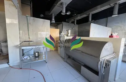 Shop - Studio - 1 Bathroom for rent in Jumeirah Apartments - Jumeirah 1 - Jumeirah - Dubai