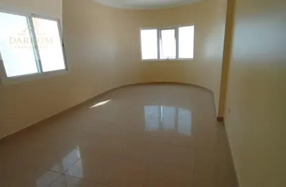 شقة - 2 غرف نوم - 2 حمامات للايجار في برج الكورنيش - طريق كورنيش عجمان - عجمان