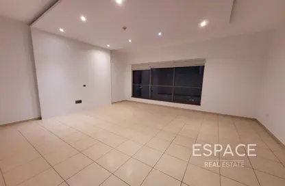 Empty Room image for: Apartment - 3 Bedrooms - 3 Bathrooms for rent in Sadaf 8 - Sadaf - Jumeirah Beach Residence - Dubai, Image 1
