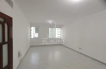Empty Room image for: Apartment - 3 Bedrooms - 3 Bathrooms for rent in Tourist Club Area - Abu Dhabi, Image 1