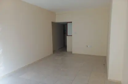 Empty Room image for: Apartment - 1 Bathroom for rent in Al Mowaihat 2 - Al Mowaihat - Ajman, Image 1