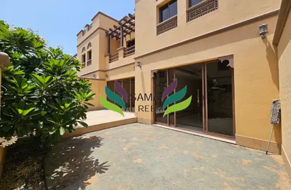 Villa - 4 Bedrooms - 4 Bathrooms for rent in Jumeirah 1 Villas - Jumeirah 1 - Jumeirah - Dubai