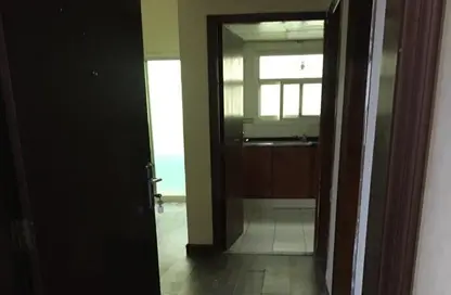 عمارة بالكامل - استوديو - 8 حمامات للبيع في برج الكورنيش - الرميلة - عجمان