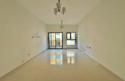 شقة - غرفة نوم - 2 حمامات للايجار في ذا سكواير 1 - تجارية مويلح - الشارقة
