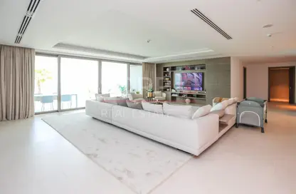 Living Room image for: Apartment - 4 Bedrooms - 6 Bathrooms for sale in W Residences - Palm Jumeirah - Dubai, Image 1