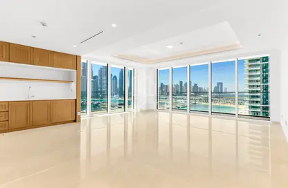 Apartment - 3 Bedrooms - 3 Bathrooms for sale in Palace Beach Residence - EMAAR Beachfront - Dubai Harbour - Dubai