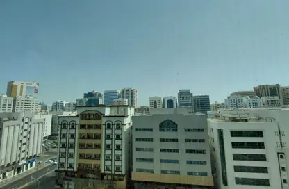 Apartment - 3 Bedrooms - 4 Bathrooms for rent in Al Ain Tower - Hamdan Street - Abu Dhabi