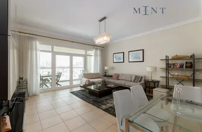 Apartment - 2 Bedrooms - 2 Bathrooms for rent in Shoreline Apartments - Palm Jumeirah - Dubai