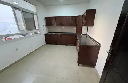 شقة - 3 غرف نوم - 4 حمامات للايجار في مدينة الرياض - أبوظبي