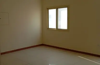 شقة - 2 غرف نوم - 2 حمامات للايجار في القليعة - الشرق - الشارقة