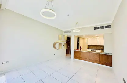Apartment - 1 Bedroom - 2 Bathrooms for rent in Regent Court - Jumeirah Village Circle - Dubai