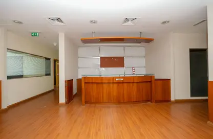 Office Space - Studio - 1 Bathroom for rent in Jumeirah 1 - Jumeirah - Dubai