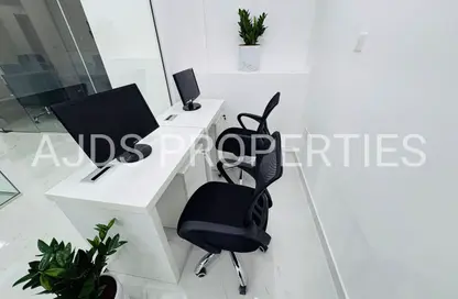 مكتب - استوديو - 1 حمام للايجار في لولو سنتر - منطقة حديقة الكرامة - الكرامة - دبي