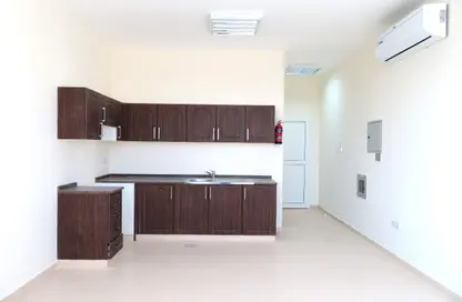 Apartment - Studio - 1 Bathroom for rent in Al Lisaili - Dubai