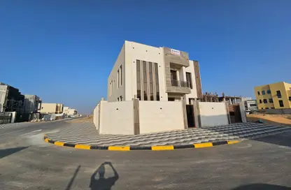 Villa - 5 Bedrooms for rent in Al Zahya - Ajman