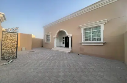 Terrace image for: Villa - 3 Bedrooms - 2 Bathrooms for rent in Shakhbout City - Abu Dhabi, Image 1
