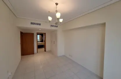 Apartment - 3 Bedrooms - 3 Bathrooms for rent in 21st Century Tower - Sheikh Zayed Road - Dubai