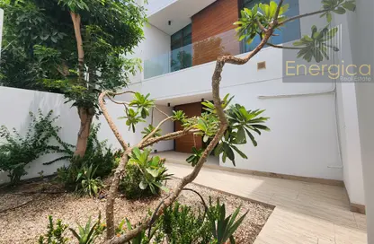 Villa - 4 Bedrooms - 5 Bathrooms for rent in Jumeirah 1 Villas - Jumeirah 1 - Jumeirah - Dubai