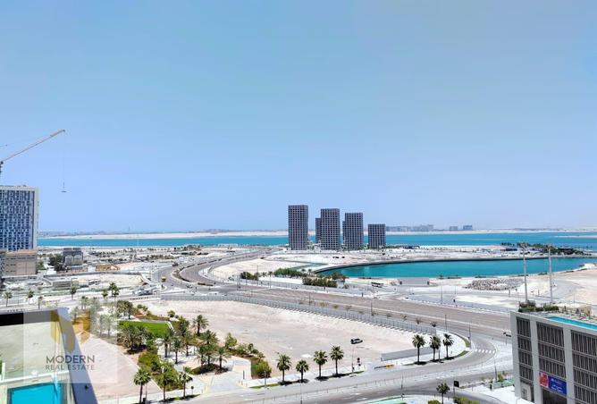 Exclusive Industrial Apartment With Large Balcony photo