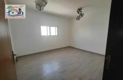 شقة - 2 حمامات للايجار في بناية النباعة 8 - النبعة - الشرق - الشارقة