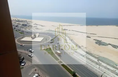 شقة - 2 غرف نوم - 2 حمامات للايجار في مساكن كورنيش عجمان - طريق كورنيش عجمان - عجمان