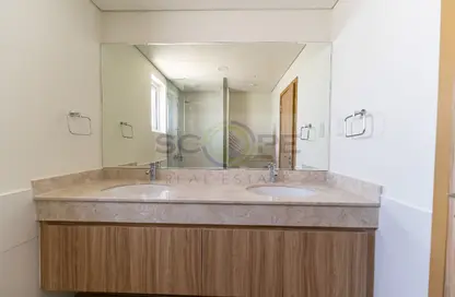 Bathroom image for: Villa - 4 Bedrooms - 4 Bathrooms for rent in Amaranta - Villanova - Dubai Land - Dubai, Image 1