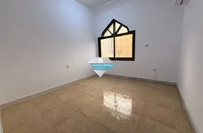 شقة - غرفة نوم - 1 حمام للايجار في الكرامة - أبوظبي