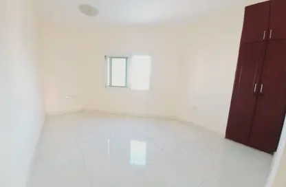 شقة - 2 غرف نوم - 2 حمامات للايجار في طريق فاير ستاشن - مويلح - الشارقة