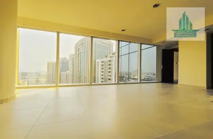 Apartment - 3 Bedrooms - 5 Bathrooms for rent in Shining Towers - Al Khalidiya - Abu Dhabi