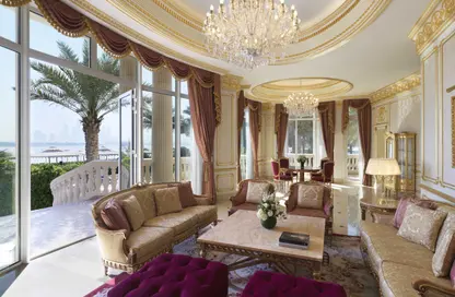 Living Room image for: Villa - 4 Bedrooms - 6 Bathrooms for rent in Raffles The Palm - The Crescent - Palm Jumeirah - Dubai, Image 1