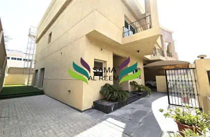 Villa - 5 Bedrooms - 6 Bathrooms for rent in Jumeirah 1 Villas - Jumeirah 1 - Jumeirah - Dubai