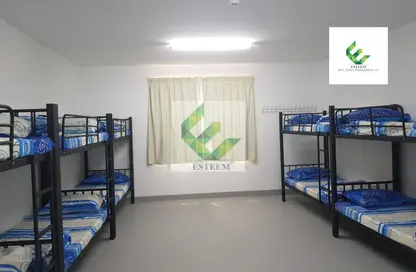 سكن عمال - استوديو - 8 حمامات للايجار في ام-36 - مصفح الصناعية - مصفح - أبوظبي