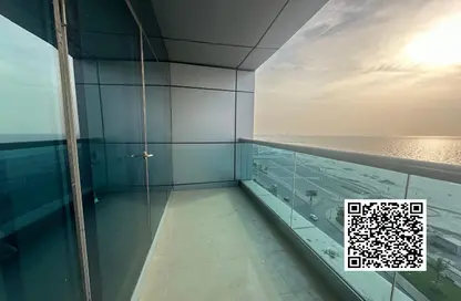 شقة - 2 غرف نوم - 2 حمامات للايجار في مساكن كورنيش عجمان - طريق كورنيش عجمان - عجمان