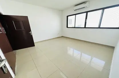 Empty Room image for: Villa - 1 Bathroom for rent in Al Musalla Area - Al Karamah - Abu Dhabi, Image 1