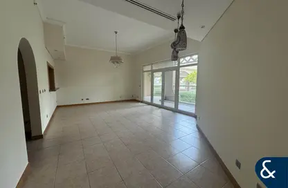 Apartment - 2 Bedrooms - 2 Bathrooms for rent in Al Anbara - Shoreline Apartments - Palm Jumeirah - Dubai