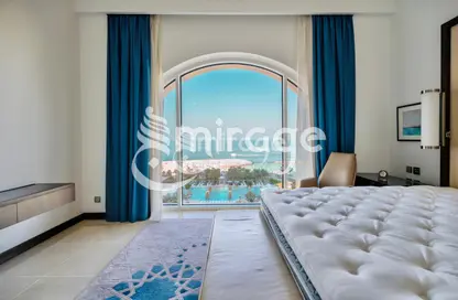 Room / Bedroom image for: Apartment - 1 Bedroom - 2 Bathrooms for sale in Fairmont Marina Residences - The Marina - Abu Dhabi, Image 1