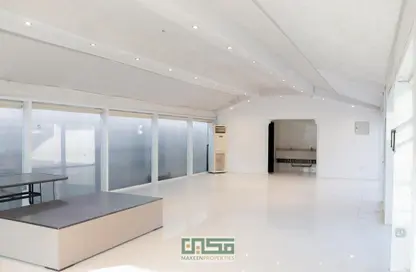 صورة لـ غرفة المعيشة / غرفة الطعام فيلا - 5 غرف نوم - 6 حمامات للبيع في المزهر 1 - المزهر - دبي ، صورة رقم 1