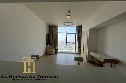 Empty Room image for: Apartment - 1 Bathroom for rent in Regina Tower - Jumeirah Village Circle - Dubai, Image 1