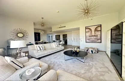 Apartment - 3 Bedrooms - 3 Bathrooms for sale in Rimal 4 - Rimal - Jumeirah Beach Residence - Dubai