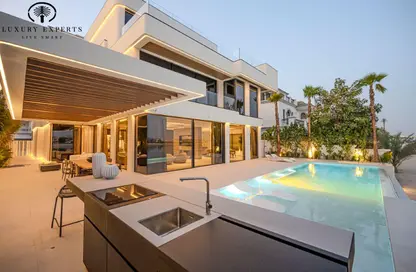 Villa - 6 Bedrooms - 7 Bathrooms for sale in Signature Villas Frond E - Signature Villas - Palm Jumeirah - Dubai