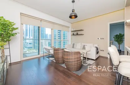 Living Room image for: Apartment - 1 Bedroom - 2 Bathrooms for sale in West Avenue Tower - Dubai Marina - Dubai, Image 1