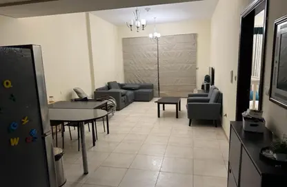 شقة - غرفة نوم - 2 حمامات للبيع في برج حمزة - مدينة دبي الرياضية - دبي