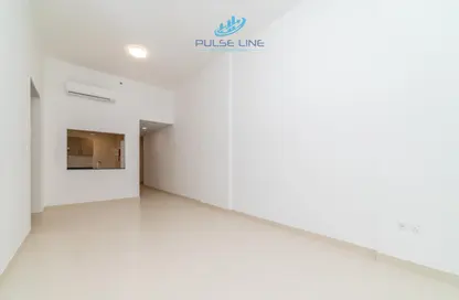 Empty Room image for: Apartment - 3 Bedrooms - 3 Bathrooms for rent in Umm Hurair - Dubai, Image 1