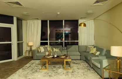 Living Room image for: Apartment - 3 Bedrooms - 5 Bathrooms for rent in 23 Marina - Dubai Marina - Dubai, Image 1