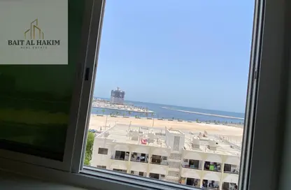 شقة - 2 غرف نوم - 2 حمامات للايجار في مساكن كورنيش عجمان - طريق كورنيش عجمان - عجمان