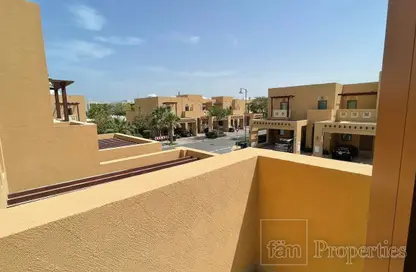 تاون هاوس - 3 غرف نوم - 4 حمامات للبيع في فيلات طراز دبي - القرية الشمالية - الفرجان - دبي