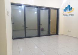 صورةغرفة فارغة لـ: شقة - 1 غرفة نوم - 2 حمامات للكراء في برج الرحمة - منطقة الأعمال - وسط المدينة - أبوظبي, صورة 1