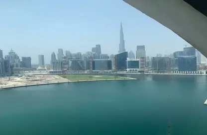 طابق كامل - استوديو للايجار في O14 برج - الخليج التجاري - دبي