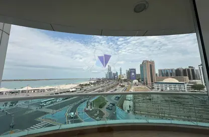 شقة - 3 غرف نوم - 4 حمامات للايجار في شارع الكورنيش - أبوظبي